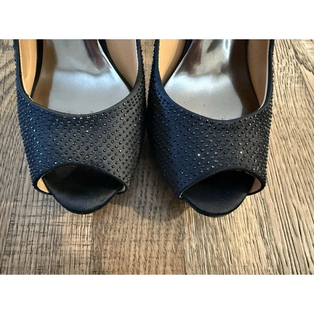 Badgley Mischka Kassidy ll Black Sequin 5 Inch Heel Platform Pumps Size 9